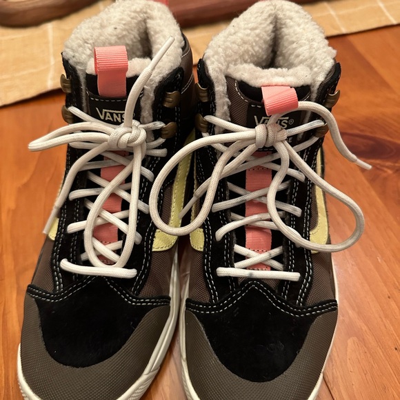 Vans - Picture 2 of 4